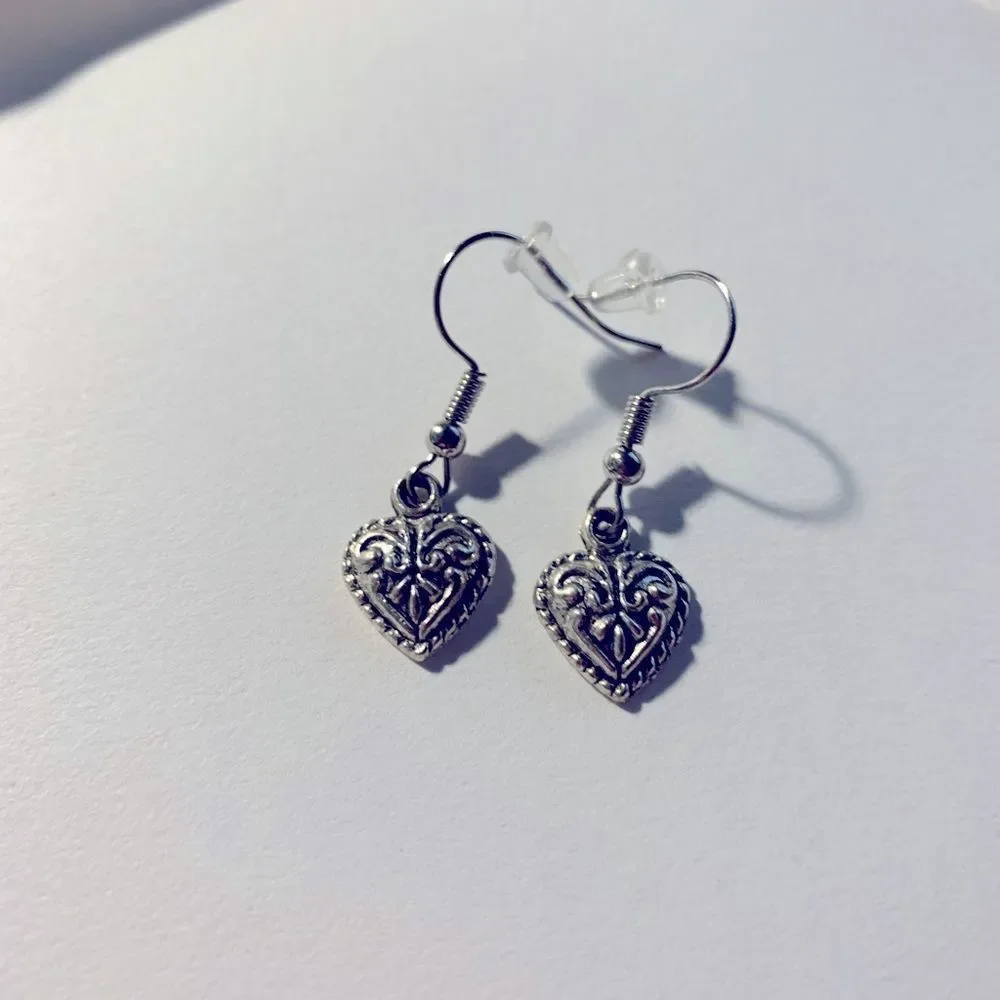 Heart dangle earrings NEW - Picture 1 of 1